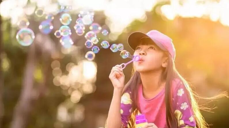 吹泡泡的时候往水里加什么能吹得更大