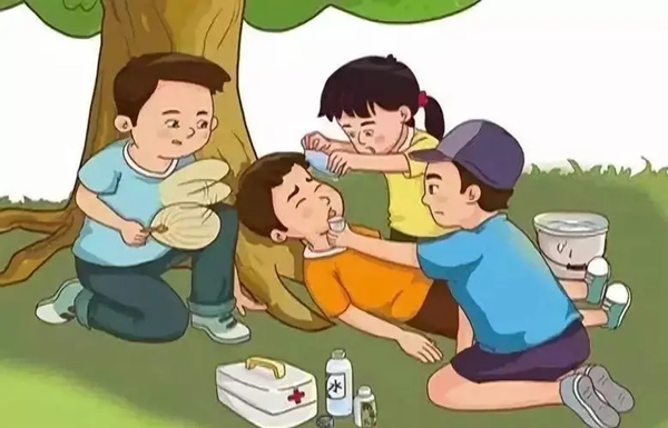 高温天气有人中暑掐人中有用吗