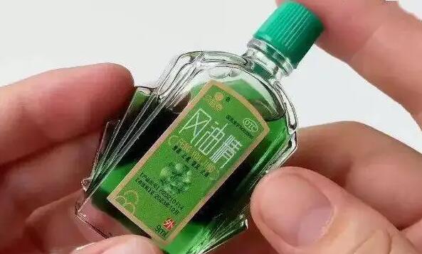 胶带使用后留下黏黏的痕迹用哪种物品清理效果更好